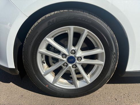 Used 2016 Ford Focus SE w/ SE Power Seat Package image 11