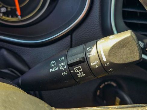 Certified 2022 Jeep Cherokee Latitude w/ Sun & Sound Group AWD/4WD image 18