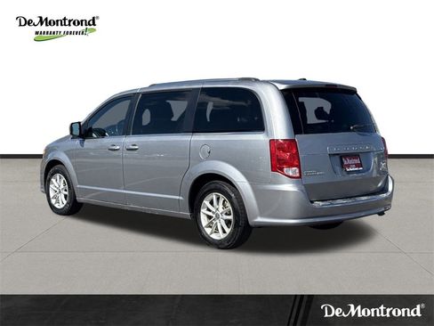 Used 2019 Dodge Grand Caravan SXT image 8