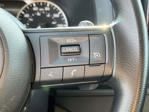 Used 2023 Nissan Pathfinder S image 22