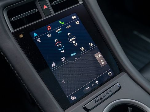 Certified 2025 Porsche Taycan AWD/4WD image 19