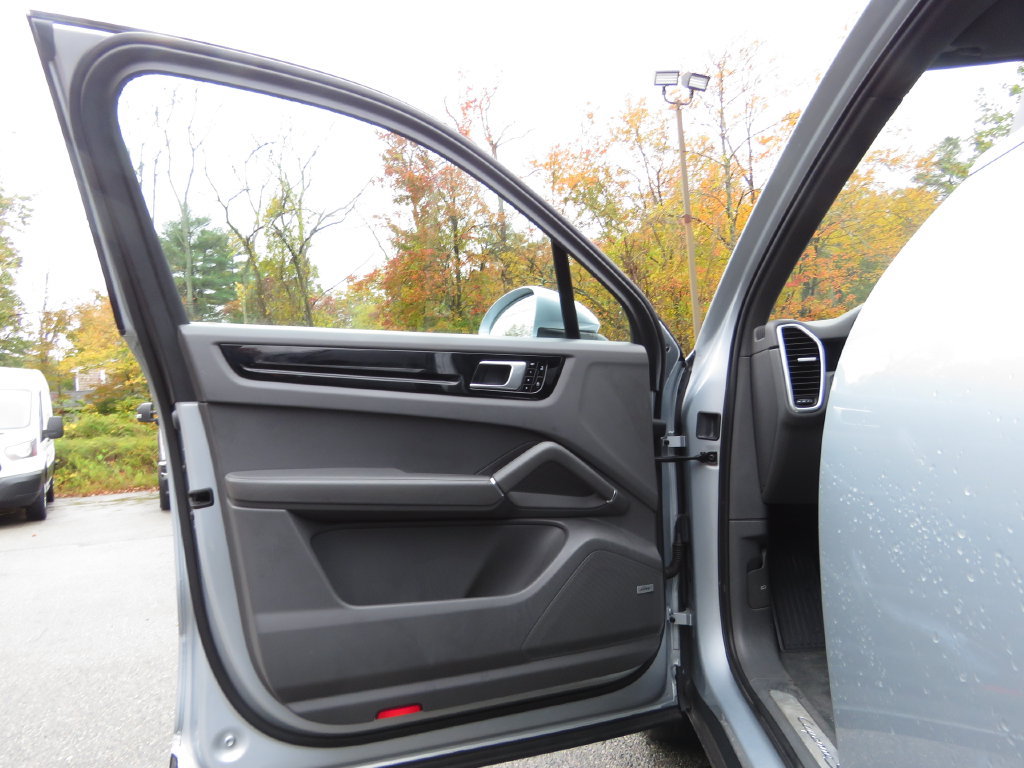 Used 2019 Porsche Cayenne S AWD/4WD image 9