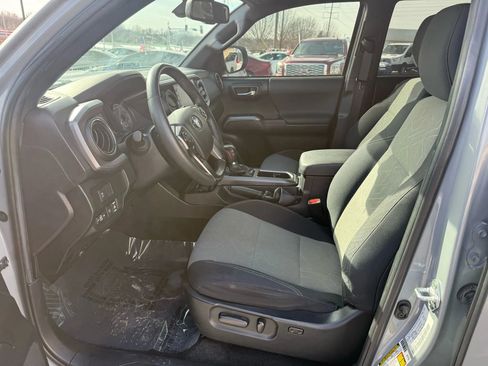 Used 2021 Toyota Tacoma TRD Sport w/ Technology Package image 11