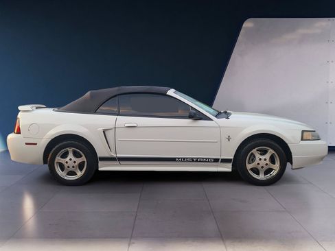 Used 2002 Ford Mustang Convertible RWD image 28