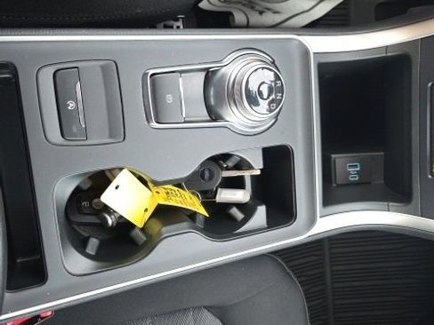 Used 2024 Ford Edge SE image 23