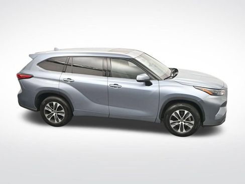 Used 2022 Toyota Highlander XLE image 27