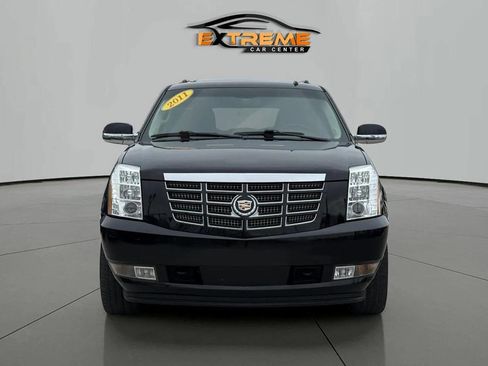 Used 2011 Cadillac Escalade Luxury image 9