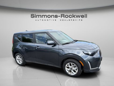 Used 2025 Kia Soul LX w/ LX Technology Package FWD image 6
