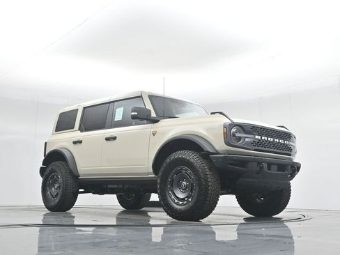 New 2025 Ford Bronco Badlands image 44