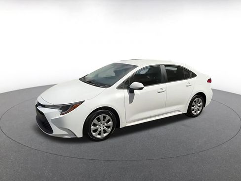 Used 2025 Toyota Corolla LE image 7