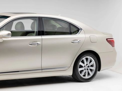 Used 2012 Lexus LS 460 w/ Luxury Value Edition RWD image 29