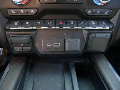 Used 2022 GMC Sierra 3500 Denali w/ Denali Ultimate Package AWD/4WD image 25