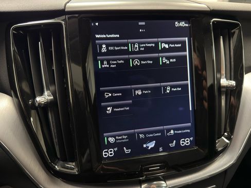 Used 2018 Volvo XC60 T5 Momentum w/ Convenience Package image 22