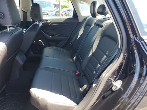 Certified 2022 Volkswagen Jetta SE FWD image 17