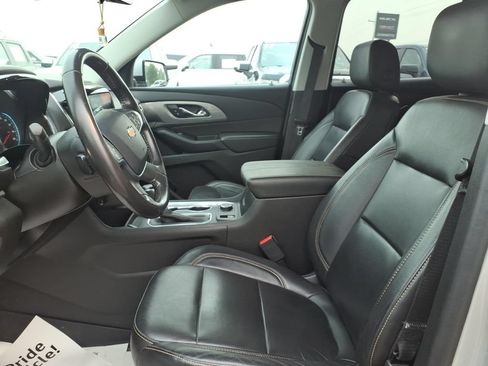 Used 2020 Chevrolet Traverse LT w/ LT Premium Package AWD/4WD image 14