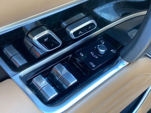 Used 2023 Land Rover Range Rover SE image 32