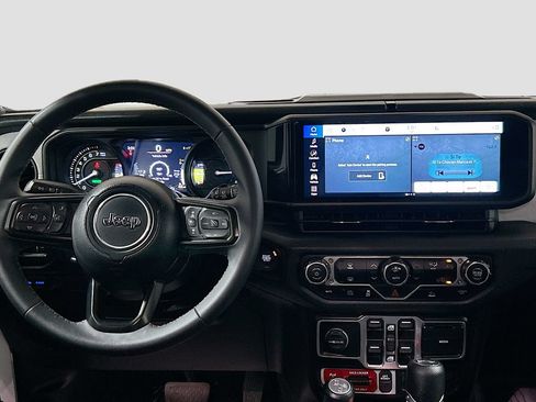 Used 2024 Jeep Wrangler Unlimited AWD/4WD image 18