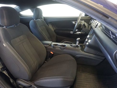 Used 2018 Ford Mustang Coupe RWD image 17