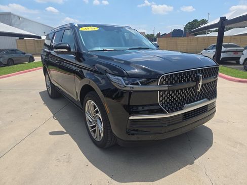 Used 2026 Lincoln Navigator Reserve AWD/4WD image 12