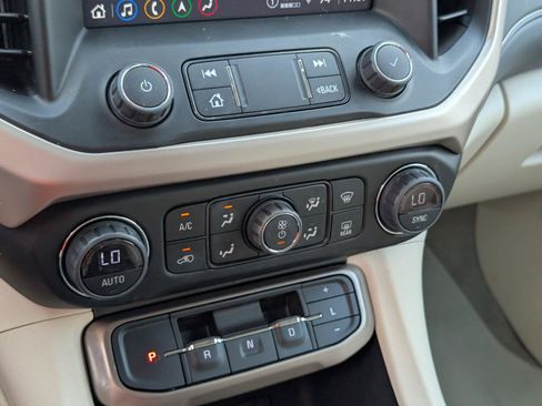 Used 2023 GMC Acadia Denali w/ Denali Technology Package FWD image 28