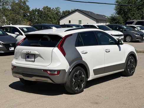 Used 2023 Kia Niro Wave w/ Wave Preserve Package FWD image 6