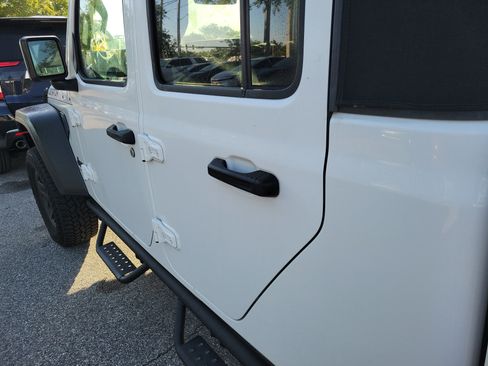 Used 2020 Jeep Gladiator Sport w/ Quick Order Package 24S image 24