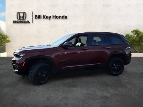 Used 2024 Jeep Grand Cherokee Altitude AWD/4WD image 6
