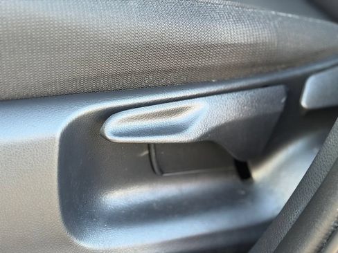 Used 2025 Toyota Corolla Cross LE FWD image 19