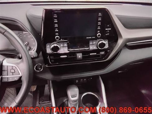 Used 2022 Toyota Highlander XLE image 12