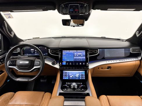 Used 2022 Jeep Grand Wagoneer Series III w/ Flexible Seating Group image 25