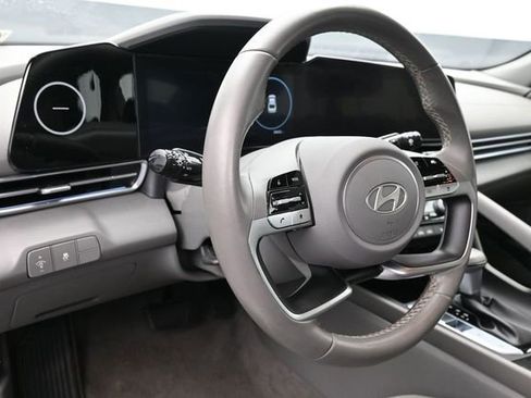 Used 2025 Hyundai Elantra SEL FWD image 27