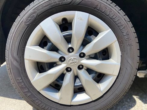 Used 2014 Toyota Corolla LE FWD image 11