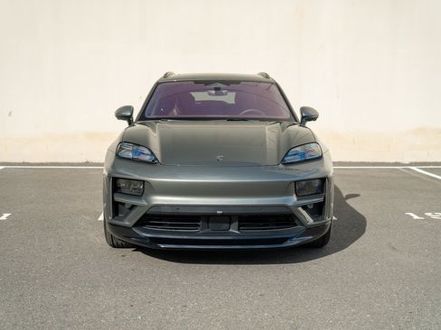 Certified 2025 Porsche Macan Turbo Electric AWD/4WD image 6