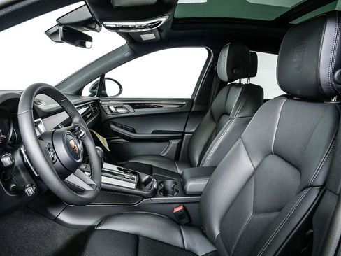 Certified 2026 Porsche Macan Turbo AWD/4WD image 5