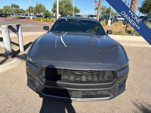 Used 2025 Ford Mustang Coupe RWD image 3