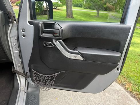 Used 2015 Jeep Wrangler Unlimited Sahara AWD/4WD image 37