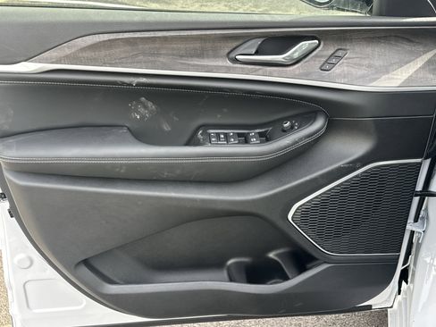 New 2026 Jeep Grand Cherokee L Limited image 29