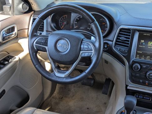 Used 2017 Jeep Grand Cherokee Overland AWD/4WD image 16