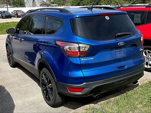 Used 2017 Ford Escape SE w/ SE Sport Appearance Package image 5