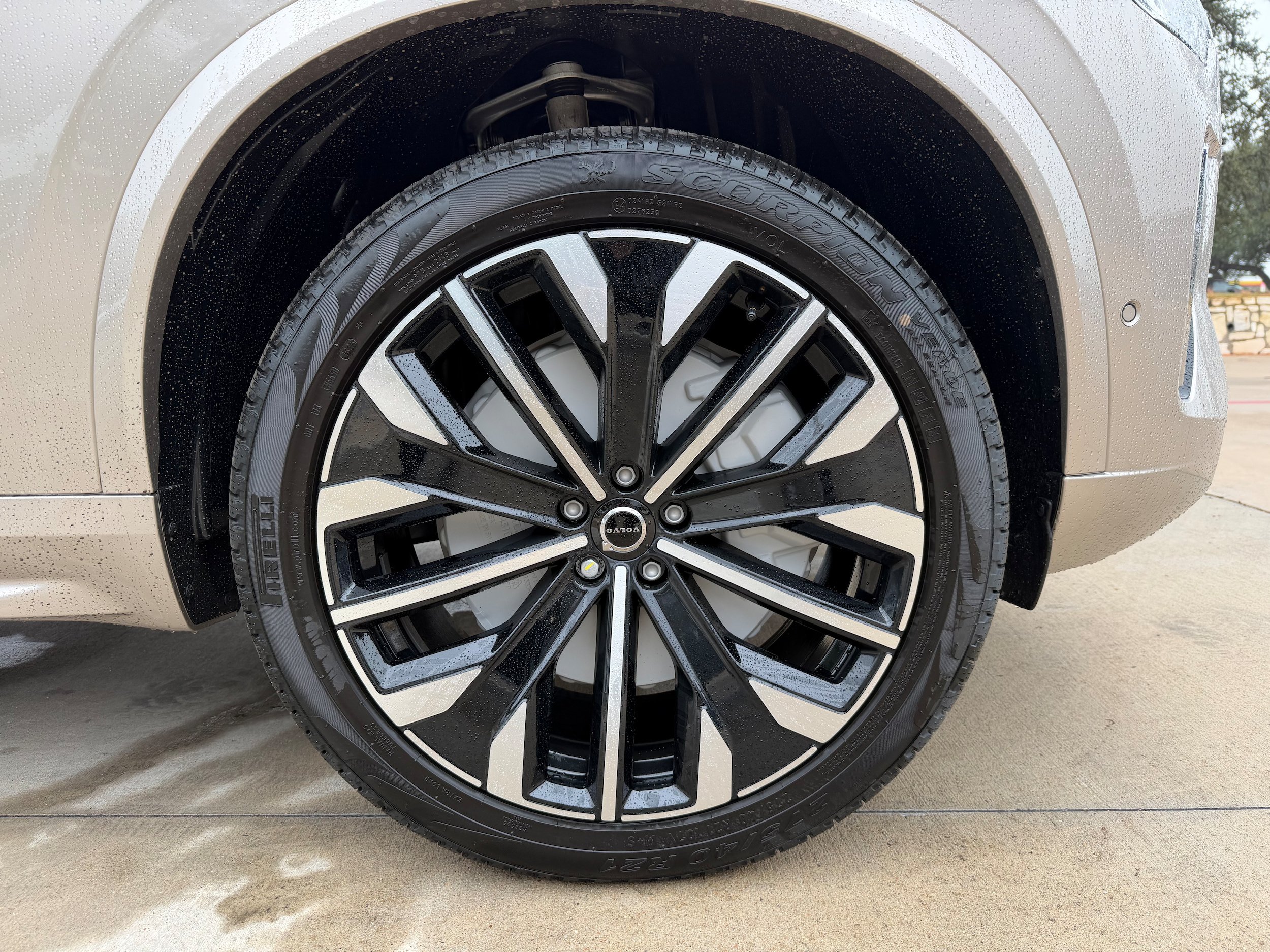 New 2026 Volvo XC90 T8 Plus w/ Protection Package Premier AWD/4WD image 7
