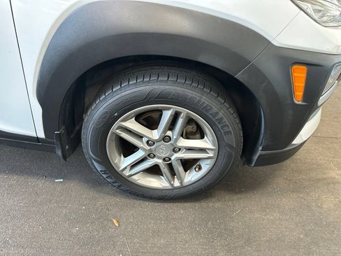 Used 2019 Hyundai Kona SE FWD image 2