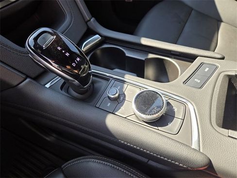 Used 2025 Cadillac XT6 Luxury image 28