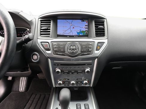 Used 2019 Nissan Pathfinder SL AWD/4WD image 15