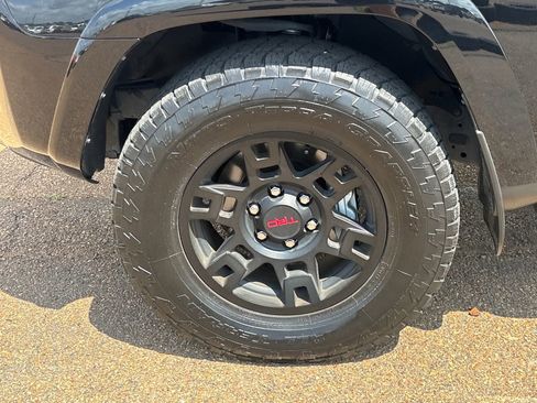 Used 2024 Toyota 4Runner TRD Off-Road Premium w/ Off Road Premium Plus Package image 27