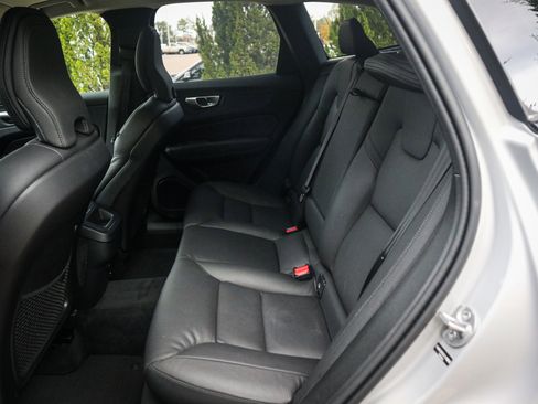 Used 2025 Volvo XC60 B5 Plus image 30