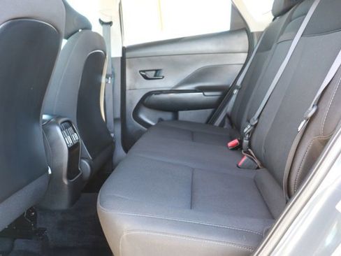 Used 2025 Hyundai Kona SEL image 12