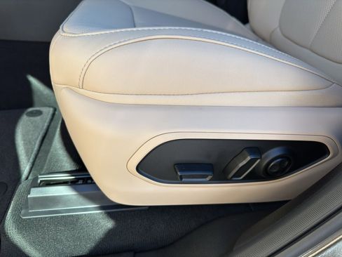 New 2025 Jeep Grand Cherokee Limited w/ Luxury Tech Group II RWD image 10