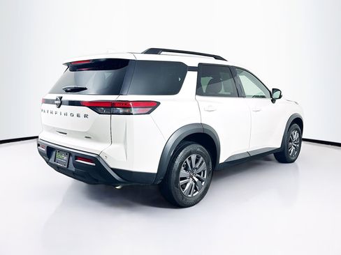 Used 2025 Nissan Pathfinder SV image 9