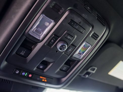 Used 2024 Cadillac Escalade Premium Luxury image 21