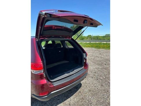 Used 2016 Jeep Grand Cherokee Laredo AWD/4WD image 12